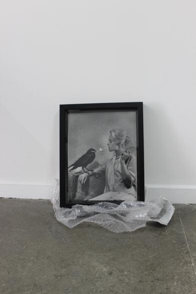 Montage du volet I de l'exposition, Philippe Halsman, « Tippi Hedren, Hollywood », tirage d'époque, 1962, courtoisie Agence Magnum, Paris | © BBB centre d'art