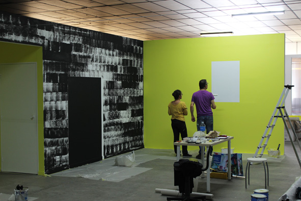 Montage de l'exposition « Zone de ralentissement » d'Olivier Nottellet, 22 septembre 2015, © BBB centre d'art