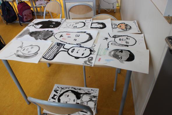 Portraits réalisés par les élèves de CE1/CE2 de l'école Ponts Jumeaux lors de l'atelier mené par Pauline Zenk, Passeport pour l'art 2018/2019 © BBB centre d'art 