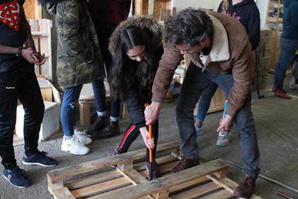 Atelier menuiserie à l'Atelier des bricoleurs, fabrication de la chaise Sedia du designer Enzo Mari, janvier 2020