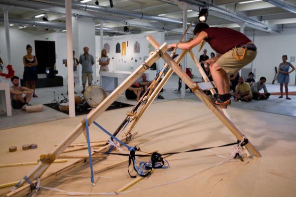 Nicolas Puyjalon «  Le mont analogue » performance réalisée dans le cadre de l’exposition « PERFORMANCE, Empreintes et passages à l'acte à Astérides, 2013
