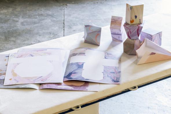 Base Buée, une édition de Romain Bobichon, conception graphique : Sarah Vadé, éditée par le BBB centre d’art dans le cadre d’un « Été apprenant et culturel », avec le soutien du Ministère de la culture, 2020. Photo : Fanny Trichet.