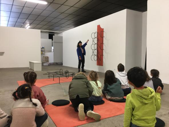 Visite atelier « Entrer dans le tableau » avec Jérôme Souillot et l'école maternelle Ernest Renan, 2024